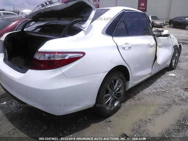 4T1BF1FK9HU287814 - 2017 TOYOTA CAMRY LE/XLE/SE/XSE WHITE photo 4