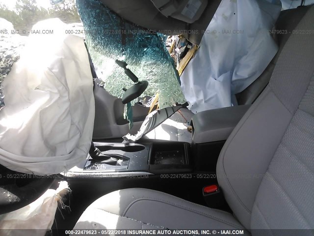 4T1BF1FK9HU287814 - 2017 TOYOTA CAMRY LE/XLE/SE/XSE WHITE photo 5