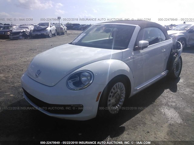 3VW507ATXGM803197 - 2016 VOLKSWAGEN BEETLE S/SE/SEL/DENIM WHITE photo 2