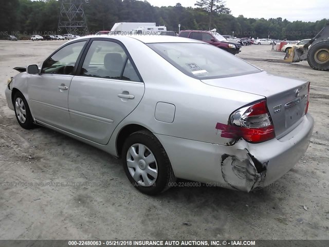 4T1BE32K94U822946 - 2004 TOYOTA CAMRY LE/XLE/SE ვერცხლისფერი ფოტო 3