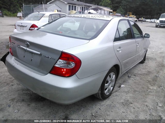 4T1BE32K94U822946 - 2004 TOYOTA CAMRY LE/XLE/SE ვერცხლისფერი ფოტო 4