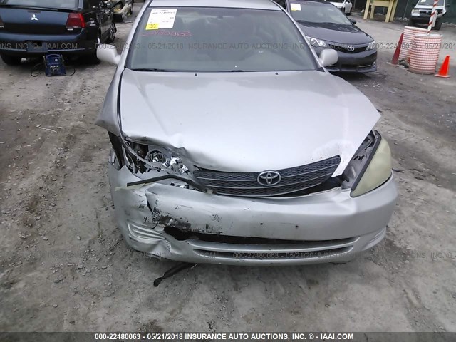 4T1BE32K94U822946 - 2004 TOYOTA CAMRY LE/XLE/SE ვერცხლისფერი ფოტო 6