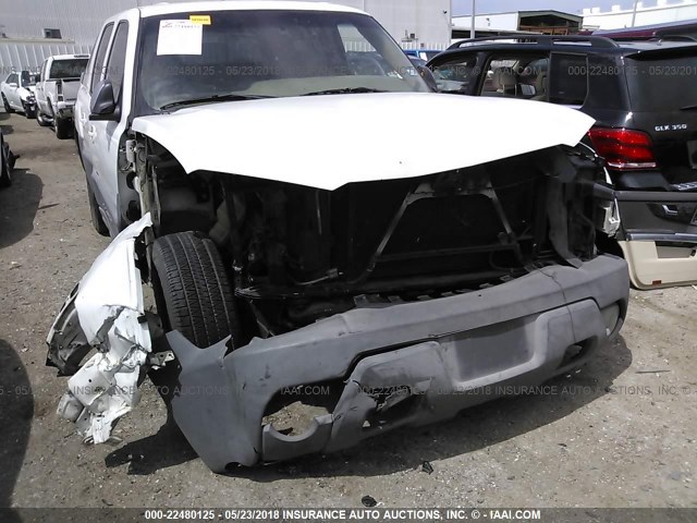 3GNEC13T52G117636 - 2002 CHEVROLET AVALANCHE C1500 WHITE photo 6