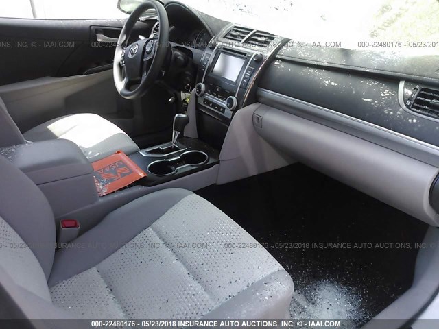 4T4BF1FK9ER378695 - 2014 TOYOTA CAMRY L/SE/LE/XLE 白色 照片 5