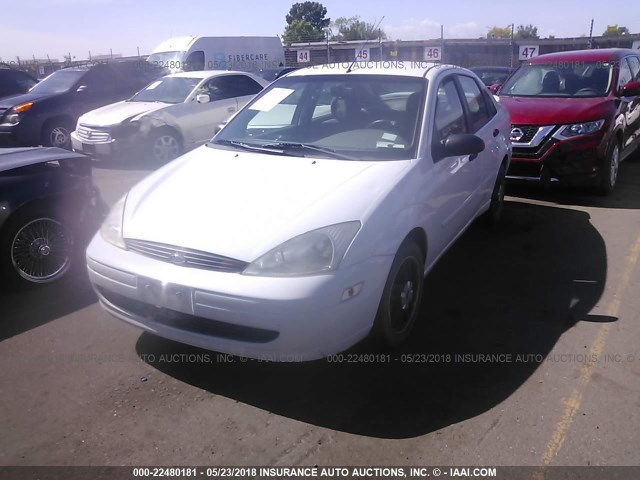 1FAFP34P3YW106858 - 2000 FORD FOCUS SE/SE COMFORT WHITE photo 2