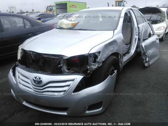 4T4BF3EK9AR006703 - 2010 TOYOTA CAMRY SE/LE/XLE SILVER photo 2