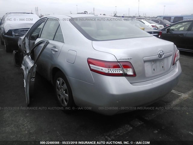 4T4BF3EK9AR006703 - 2010 TOYOTA CAMRY SE/LE/XLE SILVER photo 3
