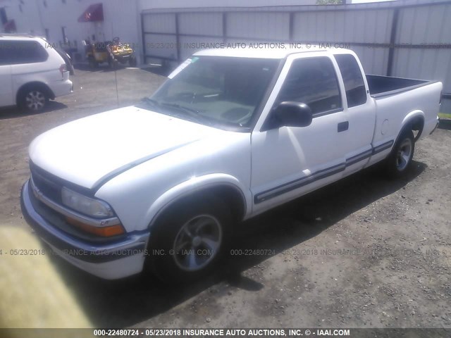 1GCCS19W818125500 - 2001 CHEVROLET S TRUCK S10 WHITE photo 2