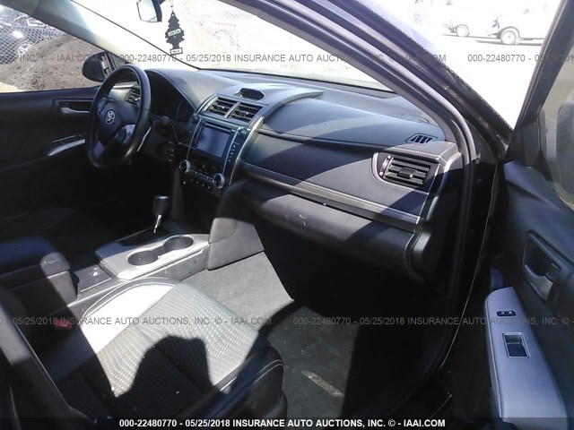 4T1BF1FK2EU306361 - 2014 TOYOTA CAMRY L/SE/LE/XLE 黑色 照片 5