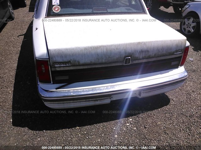 1LNLM81F0LY682074 - 1990 LINCOLN TOWN CAR WHITE photo 6