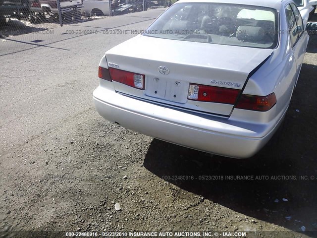 4T1BG28KX1U065238 - 2001 TOYOTA CAMRY CE/LE/XLE 银色 照片 6