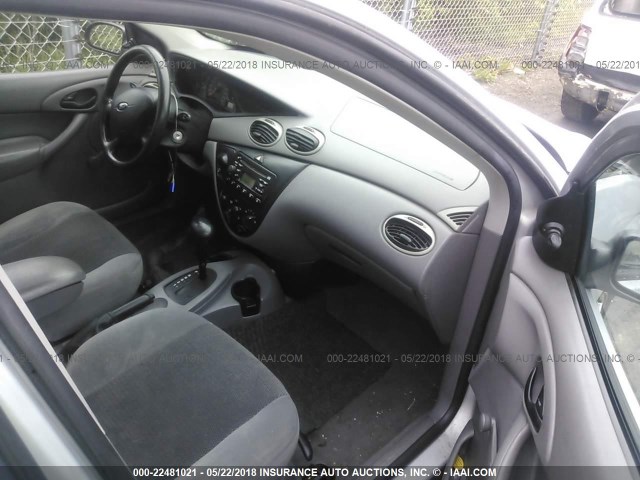 1FAFP33P03W156532 - 2003 FORD FOCUS LX SILVER photo 5