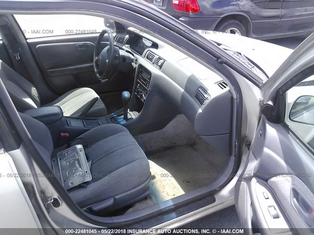 JT2BG22KX10577367 - 2001 TOYOTA CAMRY CE/LE/XLE SILVER photo 5