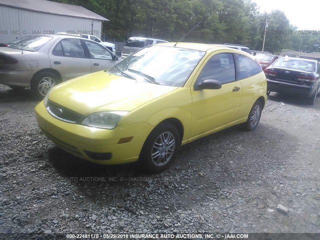 3FAFP31N35R126397 - 2005 FORD FOCUS ZX3 YELLOW photo 2