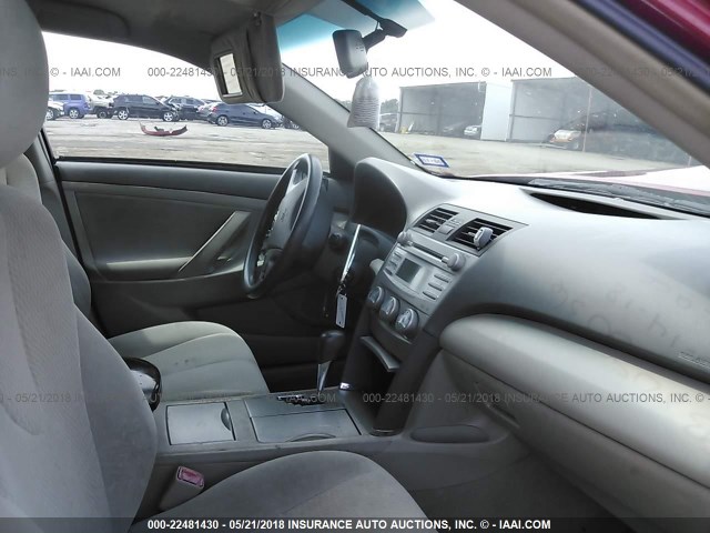 4T4BF3EK4AR021528 - 2010 TOYOTA CAMRY SE/LE/XLE 栗色 照片 5