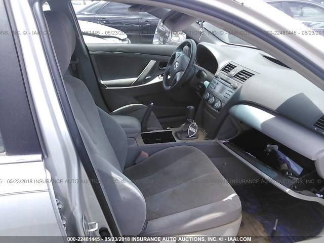 4T1BE46K29U323168 - 2009 TOYOTA CAMRY SE/LE/XLE 银色 照片 5