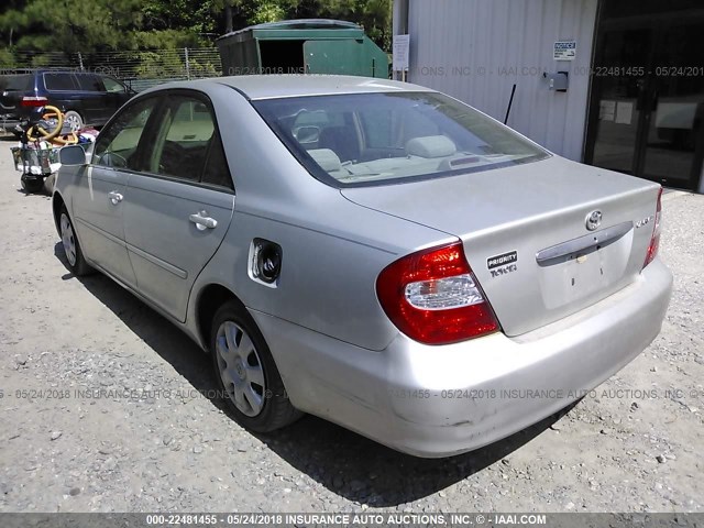 4T1BE32K53U134893 - 2003 TOYOTA CAMRY LE/XLE/SE ვერცხლისფერი ფოტო 3