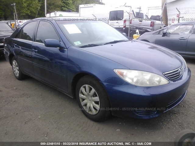 4T1BE30K05U062815 - 2005 TOYOTA CAMRY LE/XLE/SE ლურჯი ფოტო 1