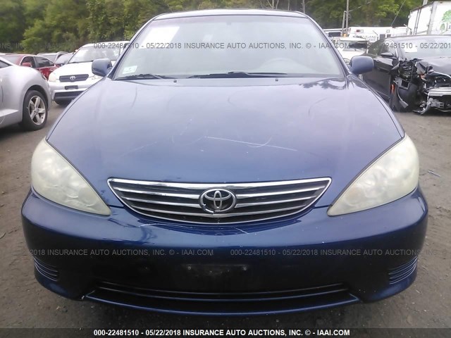 4T1BE30K05U062815 - 2005 TOYOTA CAMRY LE/XLE/SE ლურჯი ფოტო 6