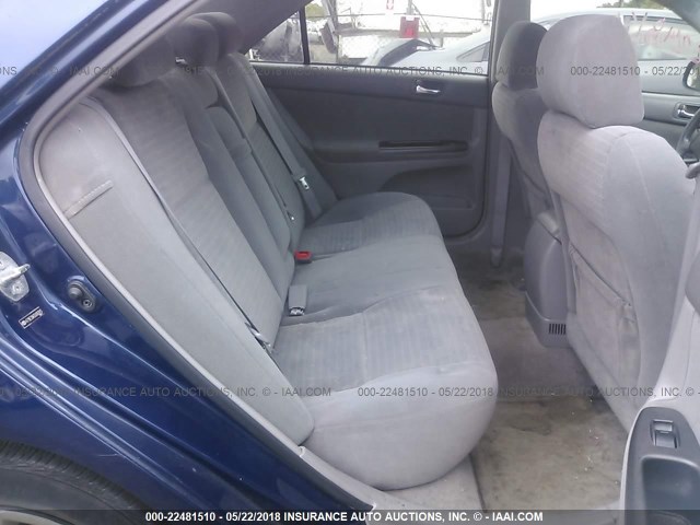 4T1BE30K05U062815 - 2005 TOYOTA CAMRY LE/XLE/SE ლურჯი ფოტო 8