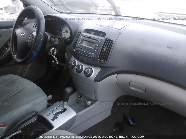 KMHDU46D39U589070 - 2009 HYUNDAI ELANTRA GLS/SE SILVER photo 5