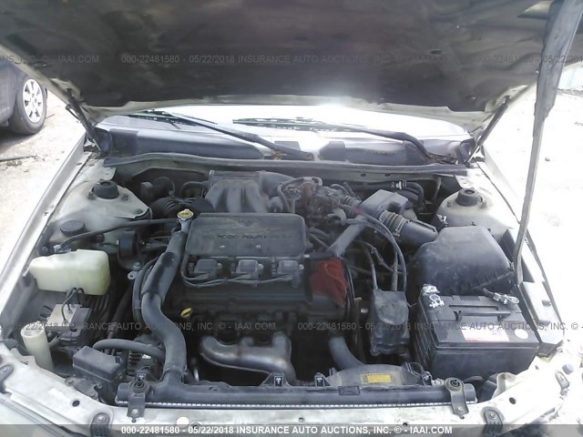 JT2BF22KX10313276 - 2001 TOYOTA CAMRY CE/LE/XLE თეთრი ფოტო 10