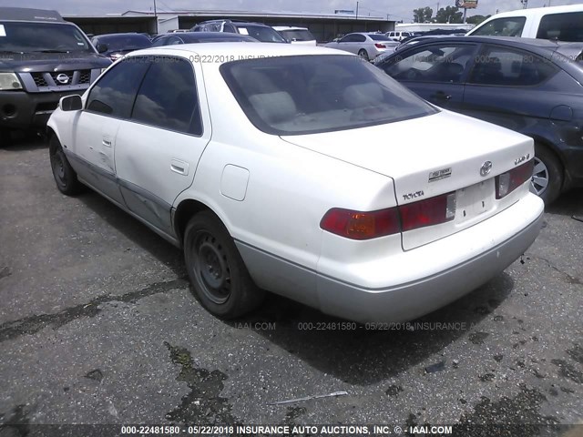 JT2BF22KX10313276 - 2001 TOYOTA CAMRY CE/LE/XLE თეთრი ფოტო 3