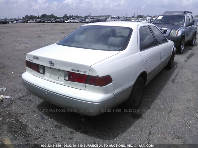 JT2BF22KX10313276 - 2001 TOYOTA CAMRY CE/LE/XLE თეთრი ფოტო 4