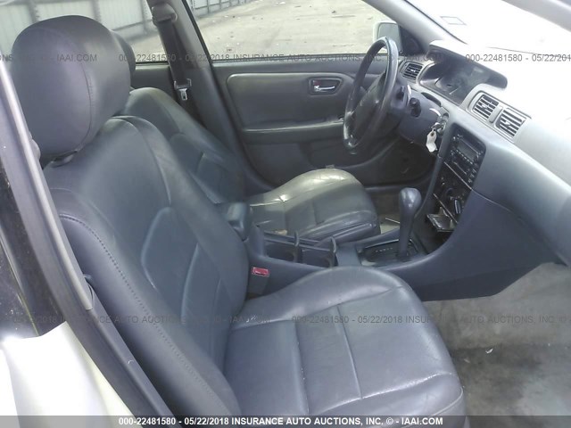 JT2BF22KX10313276 - 2001 TOYOTA CAMRY CE/LE/XLE თეთრი ფოტო 5