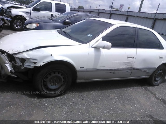 JT2BF22KX10313276 - 2001 TOYOTA CAMRY CE/LE/XLE თეთრი ფოტო 6