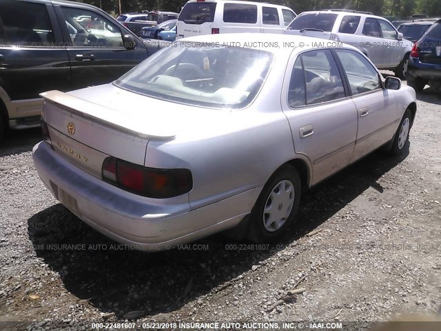 4T1BG12K1TU783637 - 1996 TOYOTA CAMRY DX/LE/XLE ოქროსფერი ფოტო 4