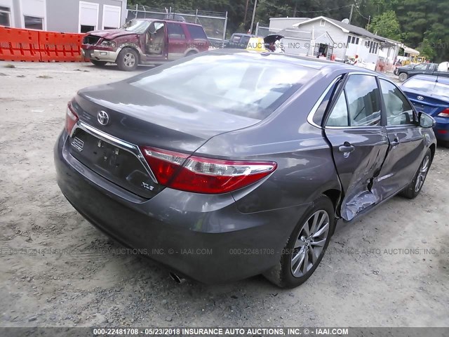 4T1BF1FK5FU878039 - 2015 TOYOTA CAMRY LE/XLE/SE/XSE GRAY photo 4