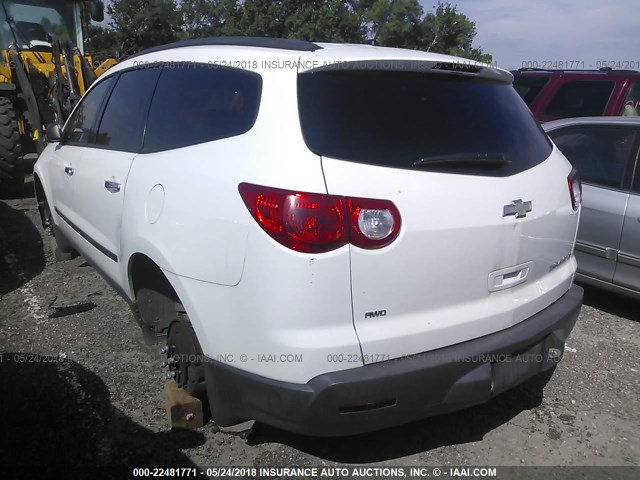 1GNLVEED5AS143403 - 2010 CHEVROLET TRAVERSE LS WHITE photo 3