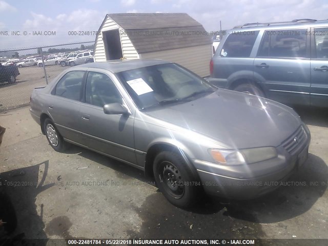 JT2BG22K5X0317080 - 1999 TOYOTA CAMRY LE/XLE GOLD photo 1