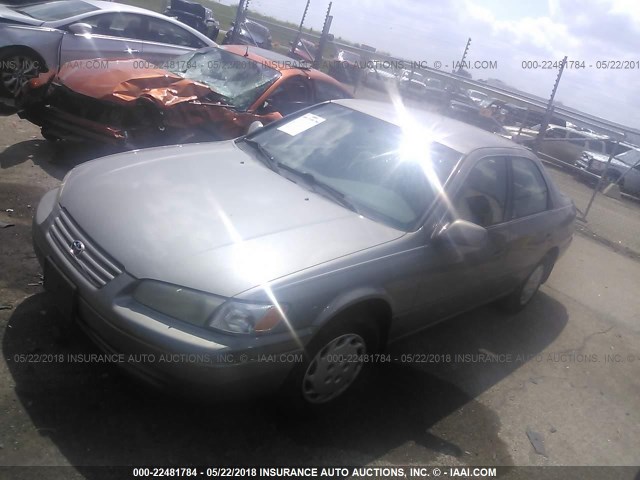 JT2BG22K5X0317080 - 1999 TOYOTA CAMRY LE/XLE GOLD photo 2