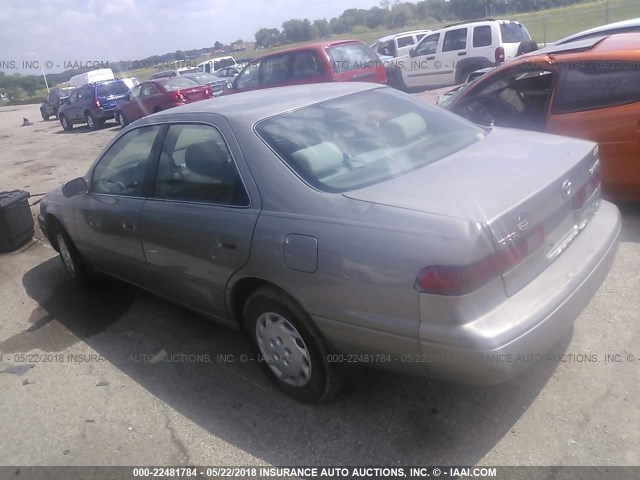JT2BG22K5X0317080 - 1999 TOYOTA CAMRY LE/XLE GOLD photo 3