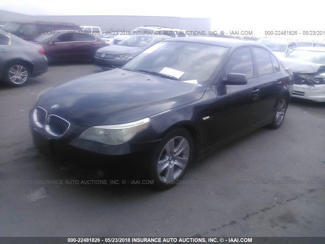 WBANB33595CN66976 - 2005 BMW 545 I BLACK photo 2