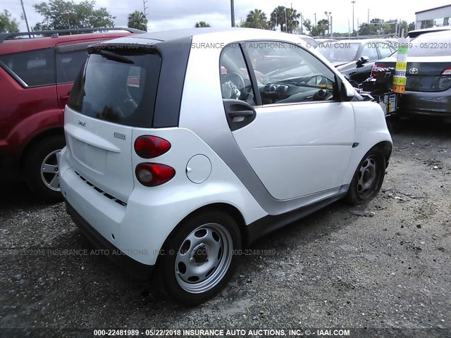 WMEEJ3BA9FK797809 - 2015 SMART FORTWO PURE/PASSION WHITE photo 4