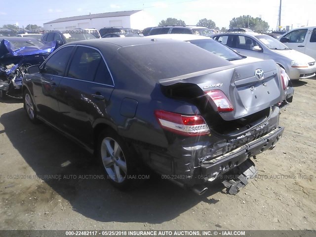 4T1BF3EK4BU675893 - 2011 TOYOTA CAMRY SE/LE/XLE 灰色 照片 3