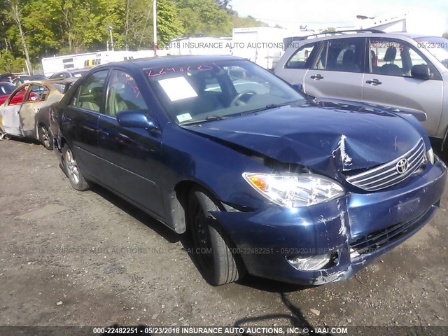 4T1BF30K55U082751 - 2005 TOYOTA CAMRY LE/XLE/SE ლურჯი ფოტო 1