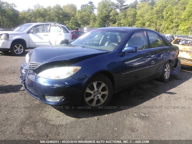 4T1BF30K55U082751 - 2005 TOYOTA CAMRY LE/XLE/SE ლურჯი ფოტო 2