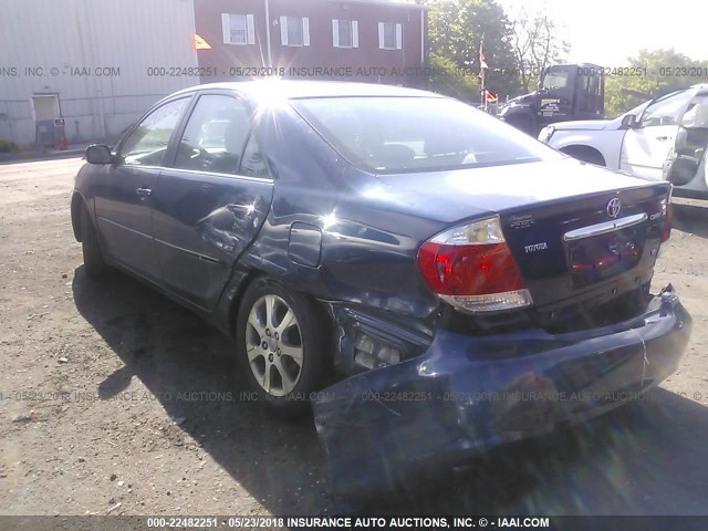 4T1BF30K55U082751 - 2005 TOYOTA CAMRY LE/XLE/SE ლურჯი ფოტო 3