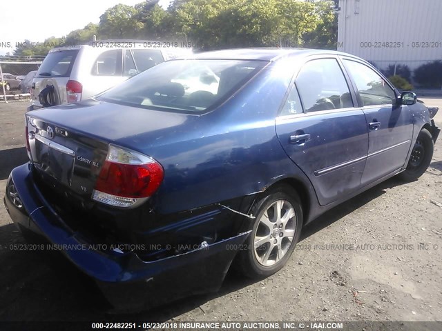 4T1BF30K55U082751 - 2005 TOYOTA CAMRY LE/XLE/SE ლურჯი ფოტო 4