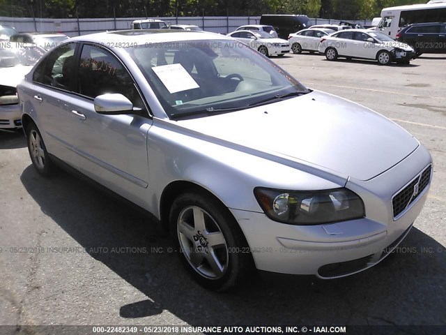YV1MH682352056247 - 2005 VOLVO S40 T5 SILVER photo 1