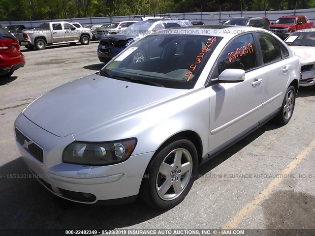 YV1MH682352056247 - 2005 VOLVO S40 T5 SILVER photo 2