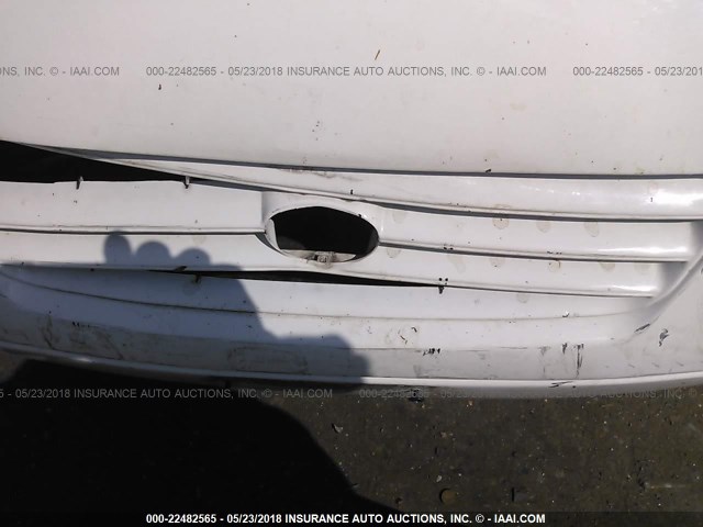 4T1BG22K6XU881557 - 1999 TOYOTA CAMRY CE/LE/XLE WHITE photo 10