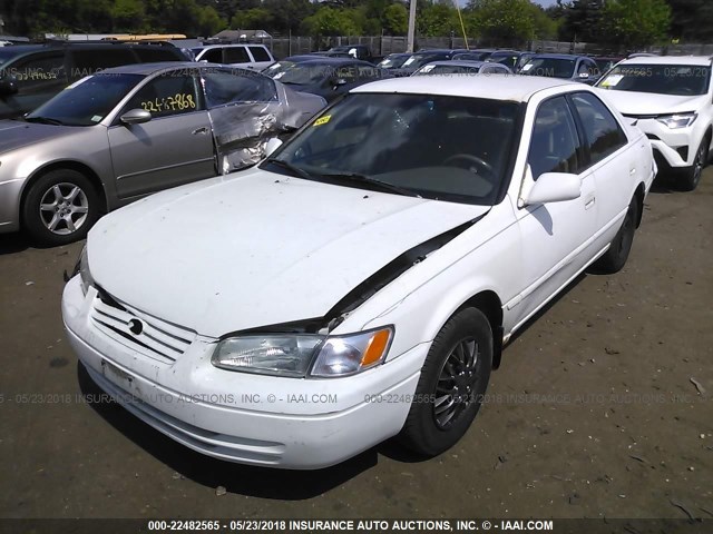 4T1BG22K6XU881557 - 1999 TOYOTA CAMRY CE/LE/XLE WHITE photo 2