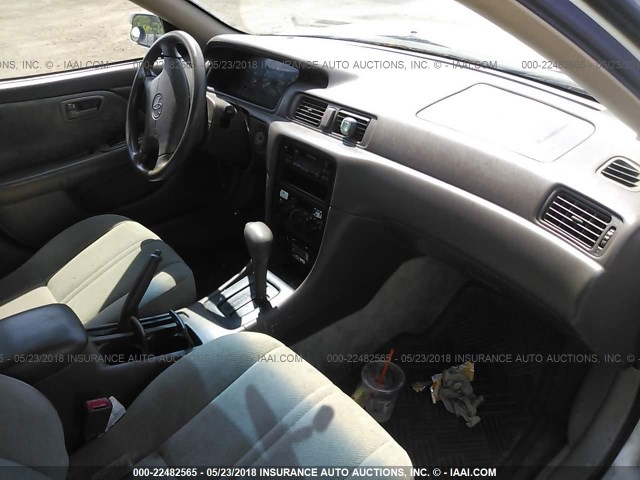 4T1BG22K6XU881557 - 1999 TOYOTA CAMRY CE/LE/XLE WHITE photo 5