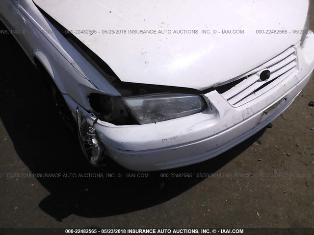 4T1BG22K6XU881557 - 1999 TOYOTA CAMRY CE/LE/XLE WHITE photo 6