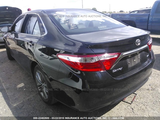 4T1BF1FK1HU408240 - 2017 TOYOTA CAMRY LE/XLE/SE/XSE BLACK photo 3